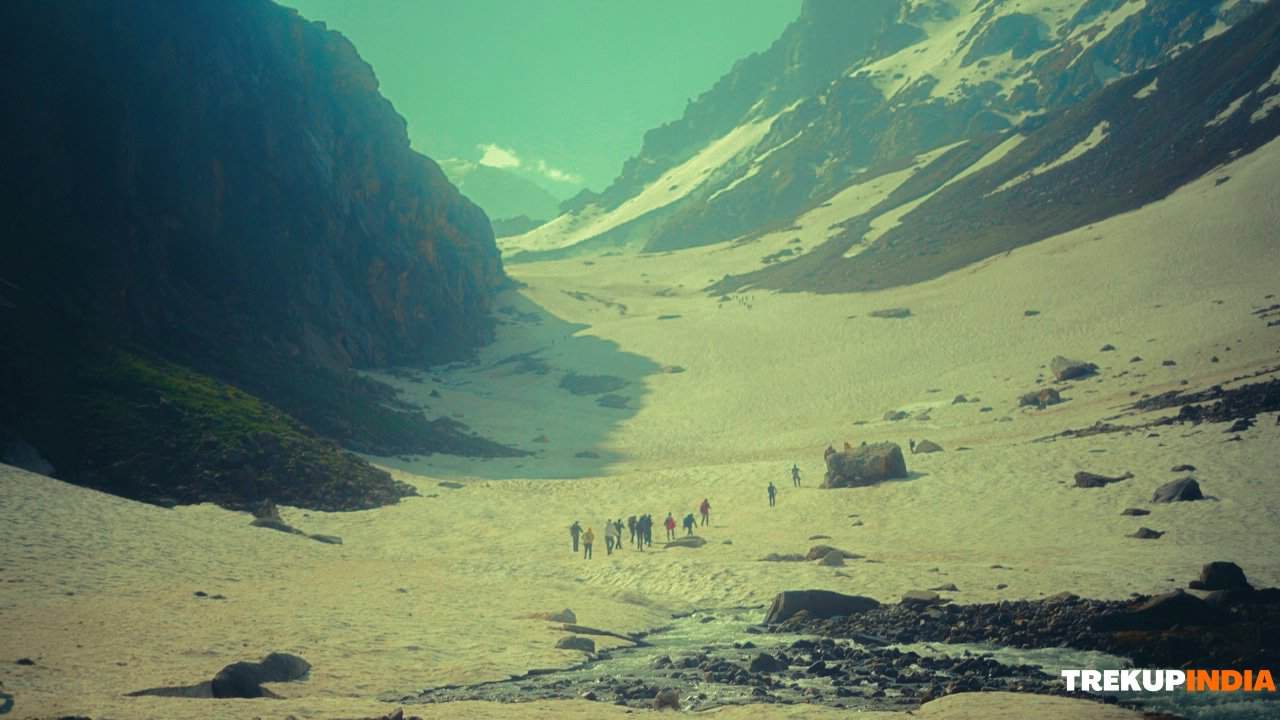 Explore Hampta Pass Trek