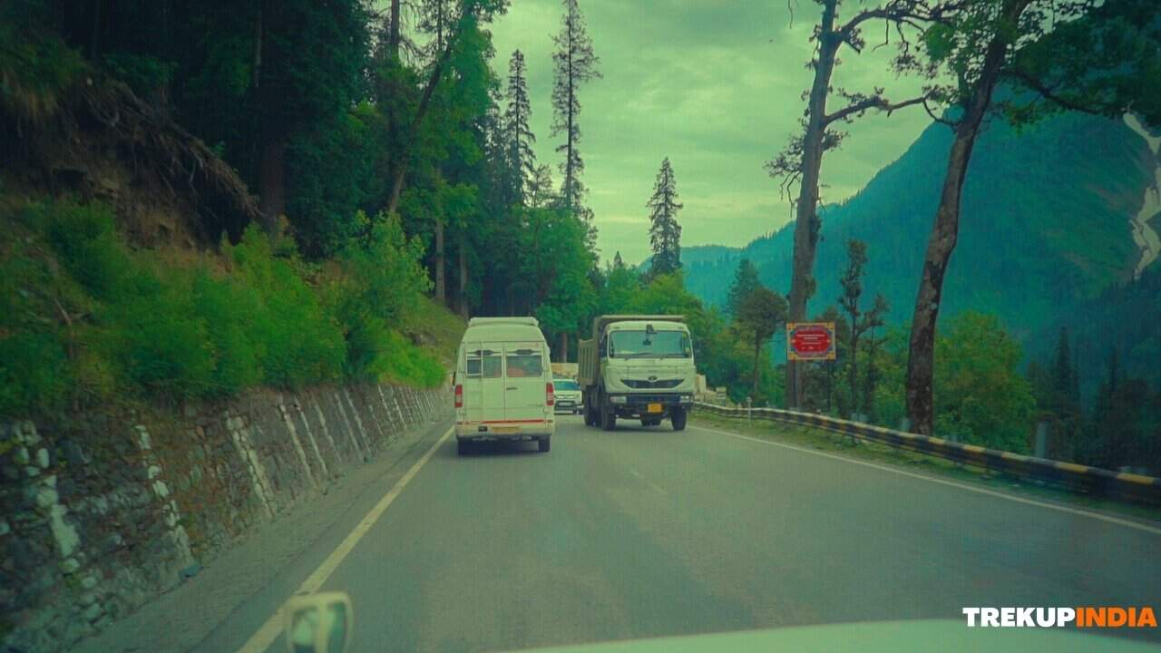 Explore Hampta Pass Trek – Breathtaking Himalayan Landscapes